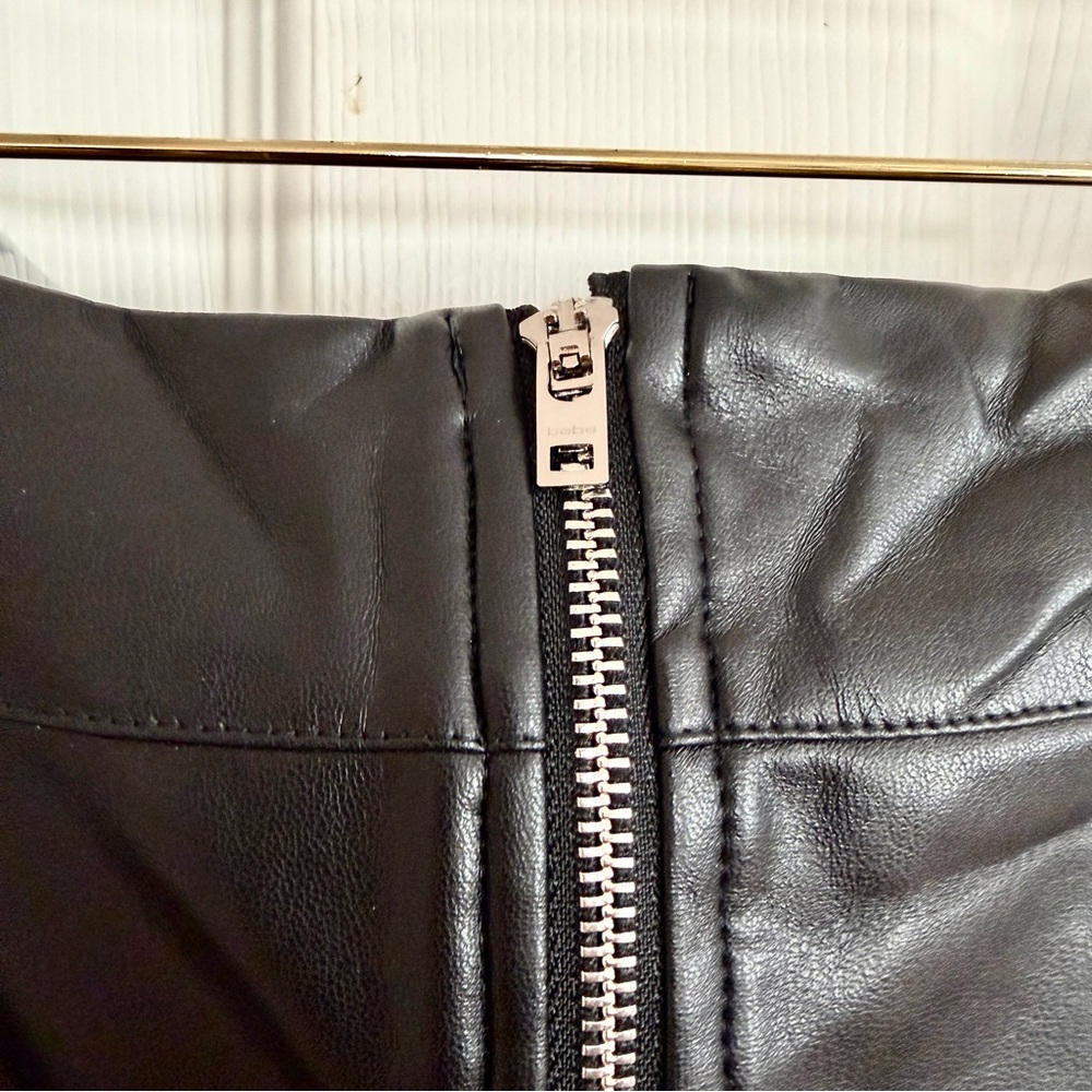 🖤 Bebe Super Curve Black Faux Leather Crossover V-Waistband Leggings - Picture 9 of 15
